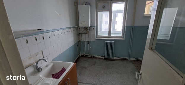 Vand apartament 3 camere semidecomandat, et.3, zona Orion