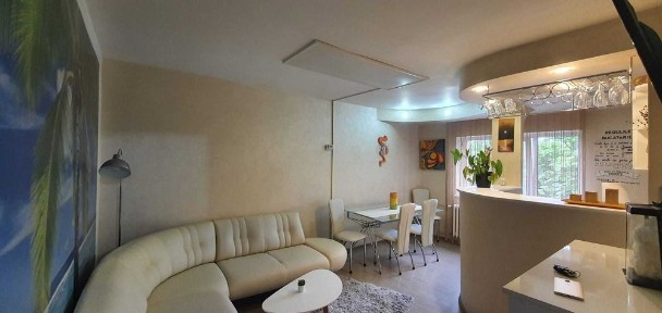 Apartament de inchiriat - Etaj 1 - 2 dormitoare + living - Liceul Pedagogic - Sistem dual încălzire