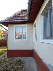 Vând casă în Sebiș Arad, cu 4 camere, bucătărie, baie.