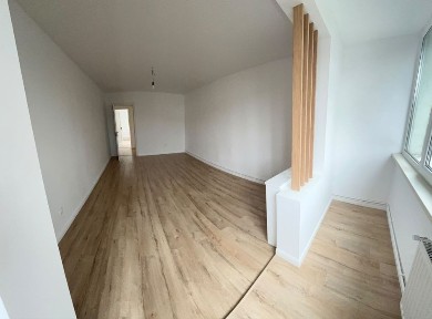 Vanzare aparartament 2 Camere Decomandat, Renovat integral, ETAJ 3/4 | VEDERE BILATERALĂ | BOXĂ