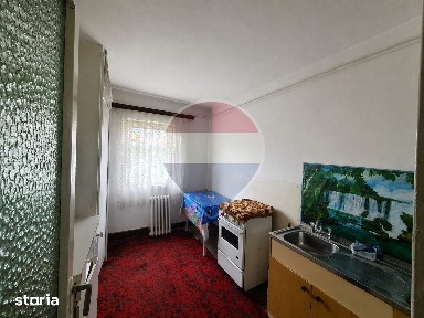 Apartament cu 3 camere de vânzare în zona Pompieri