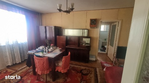 Apartament cu 3 camere, etaj 3, zona Liceul Lucian Blaga