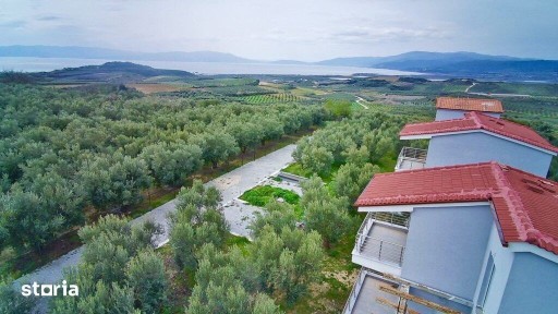 Complex exclusivist cu 3 vile individuale în Paralia Ofriniou Grecia