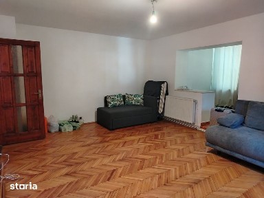 cv 177 G.Cosbuc, apartament 3 camere decomandat, parter inalt + beci