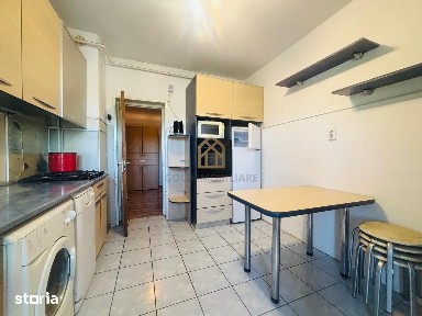 Apartament 3 camere de vanzare cu garaj