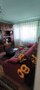 Vand apartament 2 camere + balcon, et. 3/4, zonă liniștită lângă școli și piață - Câmpina!
