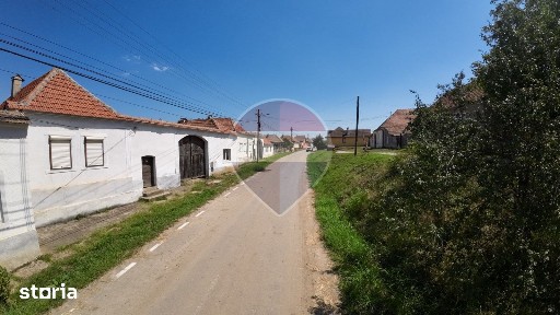 Casă tradițională cu teren de 1169 mp în Țapu, județul Sibiu