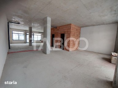 Spatiu comercial open space generos stradal cu vitrine Turnisor Sibiu