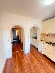 Apartament cu 3 camere, zona Rogerius