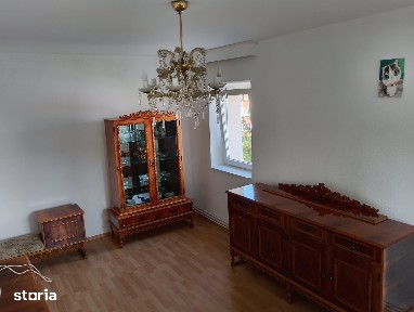 Inchiriez apartament 3 camere (82mp) strada Carpatilor 8/Brasov