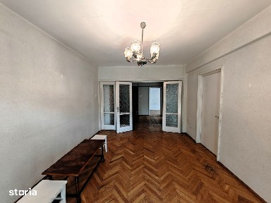 3 cam. deco., central, et. I - lângă Catedrala Inaltarea Domnului