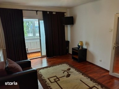 Garsonieră spatioasă, decomandată, parter înalt, INEL 2