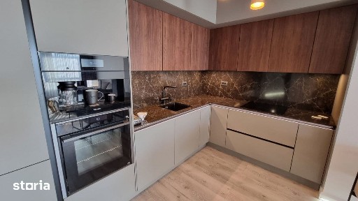 Apartament modern, 3 camere, 2 bai, balcon generos, panorama