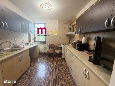 Apartament 3 camere,str.Victoriei+garaj si boxa