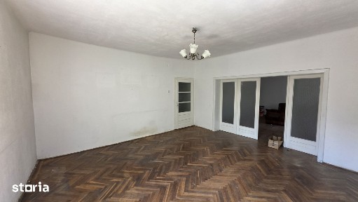 Apartament cu 4 camere la vila cu doar doua locuinte, gradina proprie
