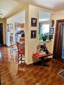 Vand apartament cu 4 camere, strada Imparatul Traian, aproape de Policlinica