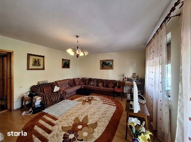 Casă cu 6 camere, curte și mansardă Bacău