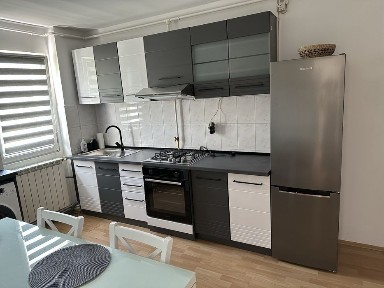 Apartament cu 2 camere, complet mobilat și utilat, renovat - de închiriat