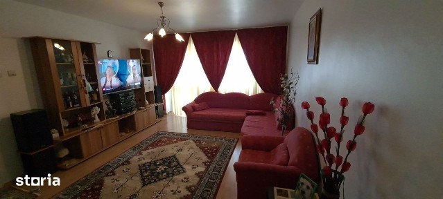 Penthouse cu 3 camere de vânzare în zona Buzaului