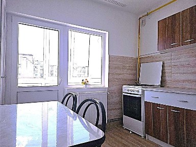 Apartament de inchiriat cu o camera mare, dotat cu Centrala Termica Proprie si Aer Conditionat, situat in cartierul Aurel Vlaicu zona Lebada Arad