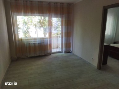 Inchiriez apartament 3 camere nemobilat