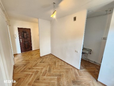 Vand apartament 2 camere decomandat zona Lunei 56mp