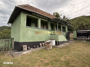 Casa in Cricau cu 1.375 mp teren, anexe, utilitati, vie si livada - Op