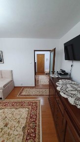 Vând apartament 3 camere, etaj 1, cu loc de parcare