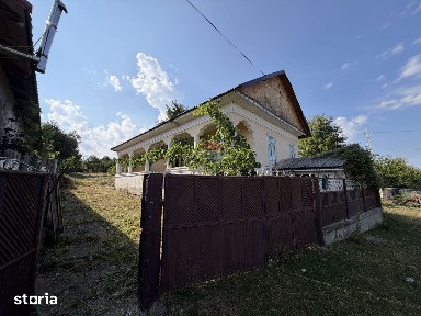 Casă cu teren zona Parc Soveja