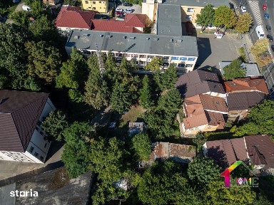 Doua case in inima Bacaului.
