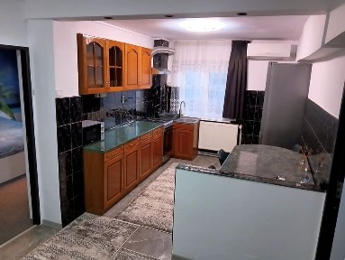Apartament central de închiriat