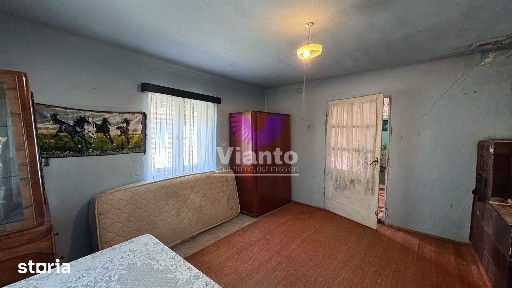 Casa cu doua corpuri independente si teren de 1050 mp central Miercure