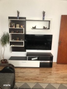 Inchiriez apartament 4 camere.
