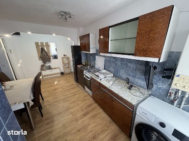 Apartament 2 camere, decomandat, etaj 3/4 ȘTEFAN CEL MARE