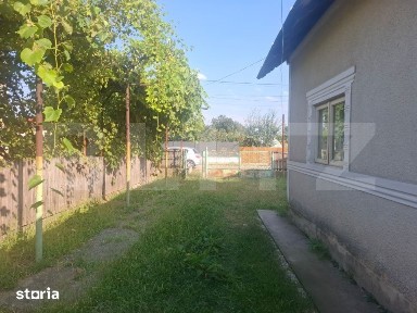 Proprietate cu 2 case, 310 mp, teren 2.100 mp, zona Gura Foii