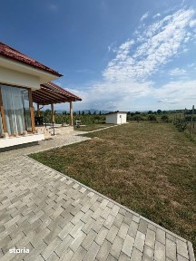 Casa noua din caramida, 12 ari teren, complet mobilata si utilata