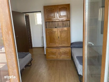 Apartament cu 3 camere, 70 mp, decomandat, etaj intermediar, parcare
