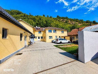 Casa cu 2 corpuri de cladire, oras Lipova