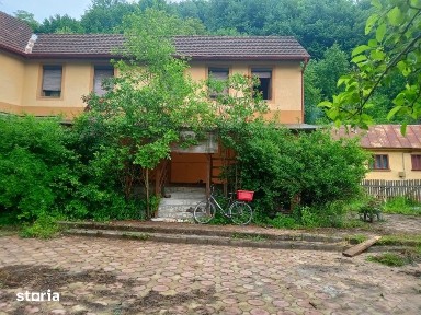 Cabana de vanzare, complet mobilata, ideala pentru relaxare sau invest