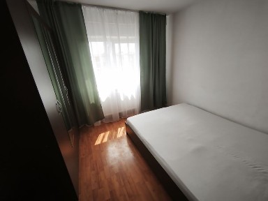 Chirie Apartament 3 camere decomandate AC si Centrala