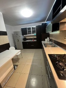 Persoana fizica vand casa intr un triplex