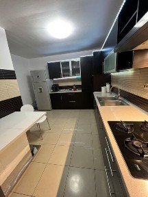 Persoana fizica vand casa intr un triplex