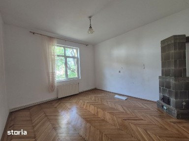 Apartament 3 camere semidecomandate, Centru, terasa, curte