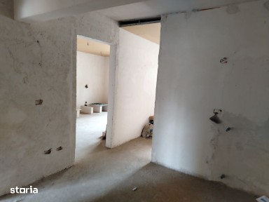 cv 181 Bd.Traian, apartament 4 camere decomandat, etaj II