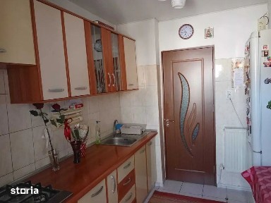 3 camere decomandat mobilat bloc 1982 zona Nicolina