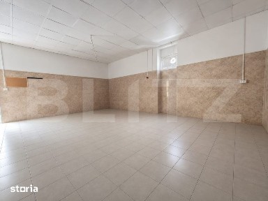 Spatiu comercial, cu vitrina, la strada principala