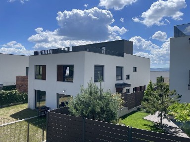 Vand duplex la cheie NZEB zona Voronet.