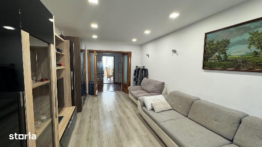 Apartament cu 3 camere de vânzare, str. Gheorghe Doja