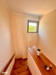 Casă cu 4 camere, curte mare și garaj
