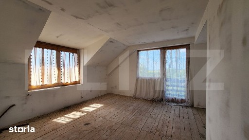 Apartament cu 3 camere, 80 mp, 3.000 mp teren, zona Reghin